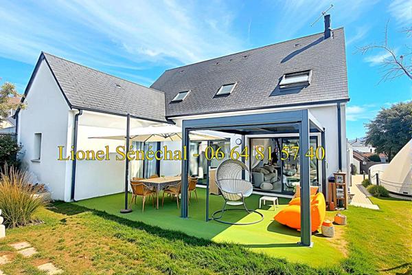 Maison contemporaine de 2020 lumineuse et peu énergivore 10 pièces de 145 m2 (170 m2 au sol) sur une parcelle de plus de 600 m2