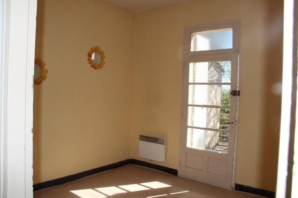 APPARTEMENT AVEC TERRASSE AU 1ER ETAGE - CLIMATISATION