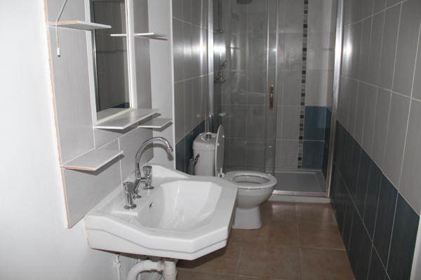 APPARTEMENT AVEC TERRASSE AU 1ER ETAGE - CLIMATISATION
