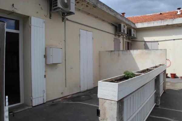 APPARTEMENT AVEC TERRASSE AU 1ER ETAGE - CLIMATISATION