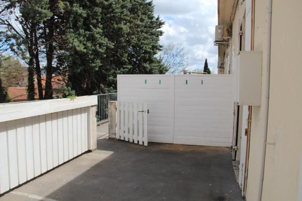 APPARTEMENT AVEC TERRASSE AU 1ER ETAGE - CLIMATISATION