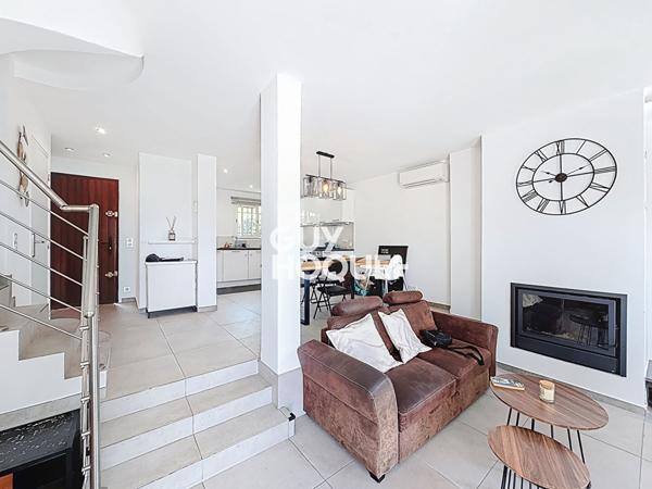 Maison à vendre à Mougins, quartier Colombier, 3 chambres, vue mer, jardin et piscine