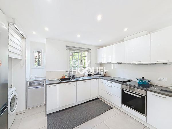 Maison à vendre à Mougins, quartier Colombier, 3 chambres, vue mer, jardin et piscine