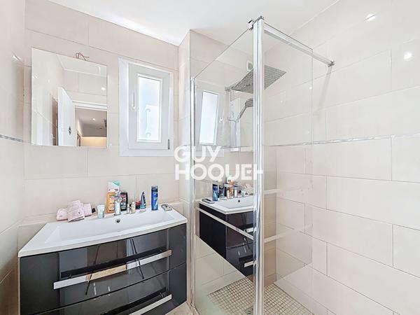 Maison à vendre à Mougins, quartier Colombier, 3 chambres, vue mer, jardin et piscine