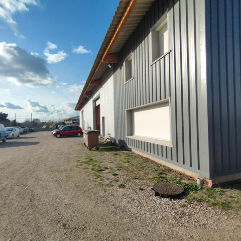 Local d'activité et bureau de 1200 m2 - Zone St Louis