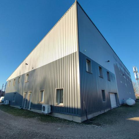 Local d'activité et bureau de 1200 m2 - Zone St Louis