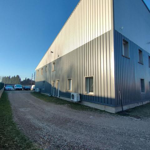 Local d'activité et bureau de 1200 m2 - Zone St Louis