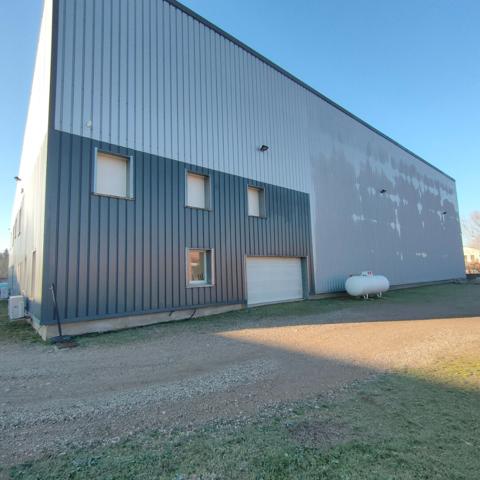 Local d'activité et bureau de 1200 m2 - Zone St Louis