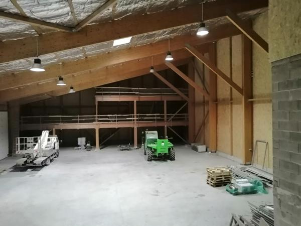 Local d'activité et bureau de 1200 m2 - Zone St Louis