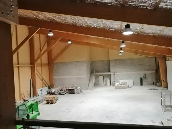 Local d'activité et bureau de 1200 m2 - Zone St Louis