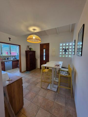 LES ABYMES/POINTE-A-PITRE- ZONE FRANCHE - VILLA 6 PIECES + STUDIO