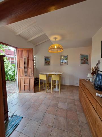 LES ABYMES/POINTE-A-PITRE- ZONE FRANCHE - VILLA 6 PIECES + STUDIO