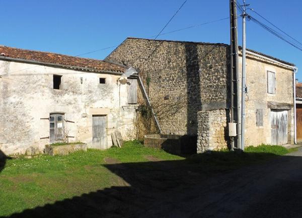 Maison à vendre    1 pièce •  Saint-Savinien