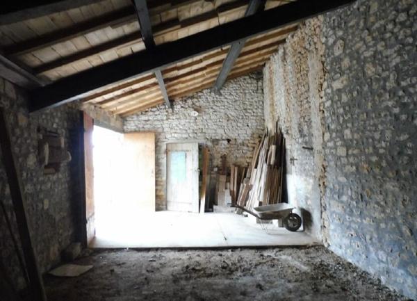 Maison à vendre    1 pièce •  Saint-Savinien