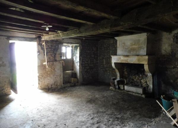 Maison à vendre    1 pièce •  Saint-Savinien