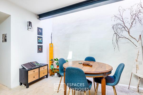 Maison de ville comme un triplex sur cour et sa terrasse tropézienne