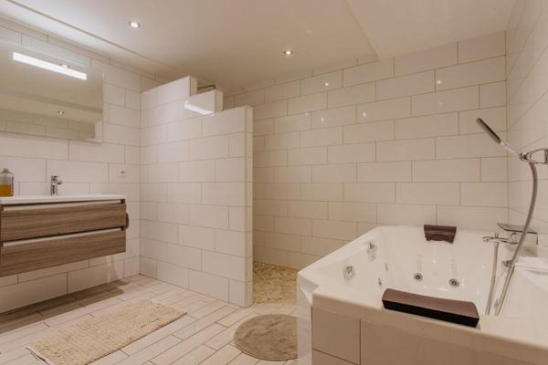Maison Sallanches 8 pièce(s) 217 m2