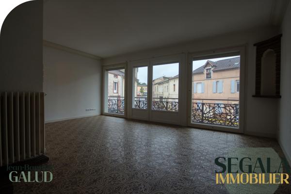 Carmaux (81400) Immeuble dans le centre ville de Carmaux - 1 local commercial et 1 grand appartement