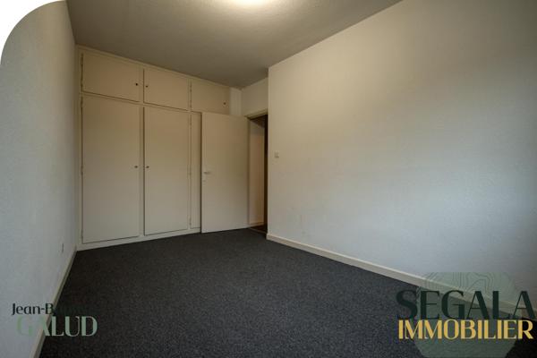 Carmaux (81400) Immeuble dans le centre ville de Carmaux - 1 local commercial et 1 grand appartement