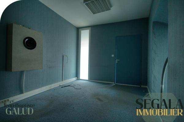 Carmaux (81400) Immeuble dans le centre ville de Carmaux - 1 local commercial et 1 grand appartement