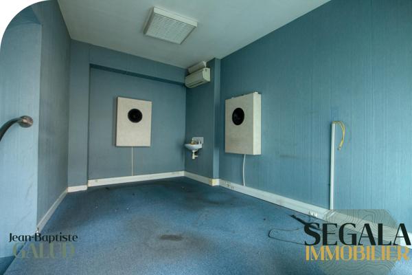 Carmaux (81400) Immeuble dans le centre ville de Carmaux - 1 local commercial et 1 grand appartement