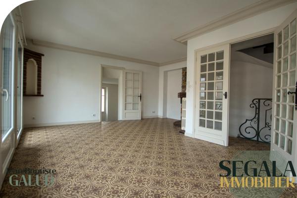 Carmaux (81400) Immeuble dans le centre ville de Carmaux - 1 local commercial et 1 grand appartement