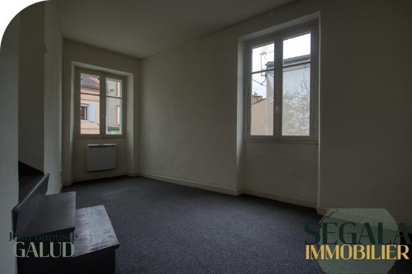 Carmaux (81400) Immeuble dans le centre ville de Carmaux - 1 local commercial et 1 grand appartement