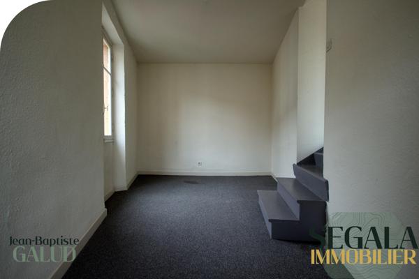 Carmaux (81400) Immeuble dans le centre ville de Carmaux - 1 local commercial et 1 grand appartement