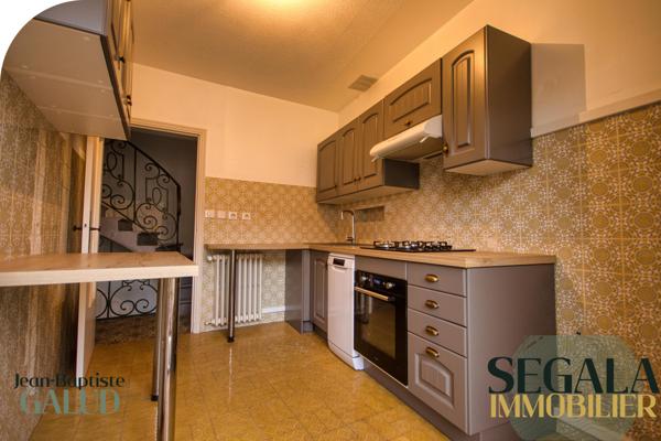 Carmaux (81400) Immeuble dans le centre ville de Carmaux - 1 local commercial et 1 grand appartement