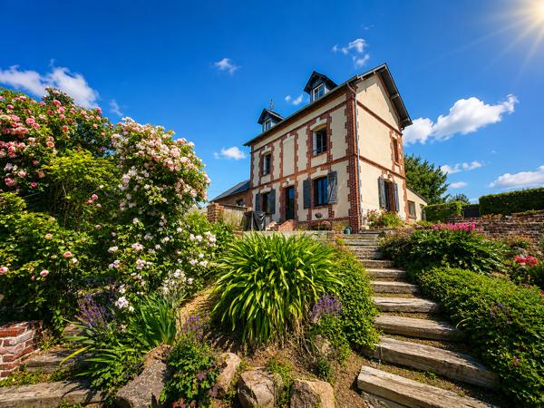 Maison
         7 pièces
        - 126 m² 695 000 € *