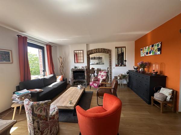 Maison
         7 pièces
        - 126 m² 695 000 € *