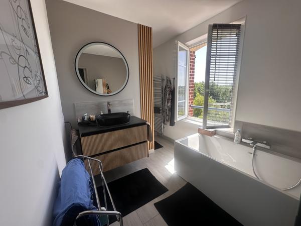 Maison
         7 pièces
        - 126 m² 695 000 € *
