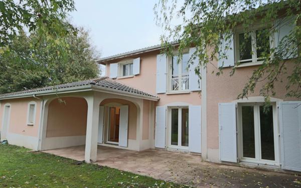 Maison à vendre    7 pièces • 168 m2 Écully