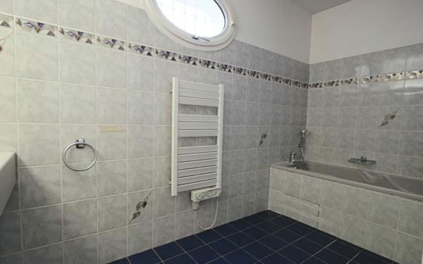 Maison à vendre    7 pièces • 168 m2 Écully