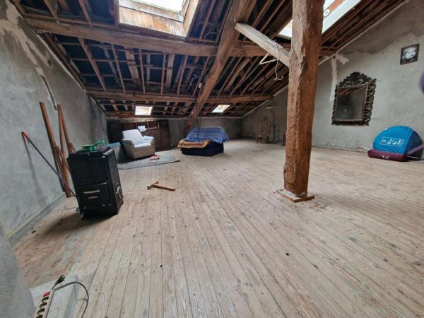 Proche VEZELISE (54) 2 maisons de village avec dépendances à rénover / 1000 m2 env Terrain