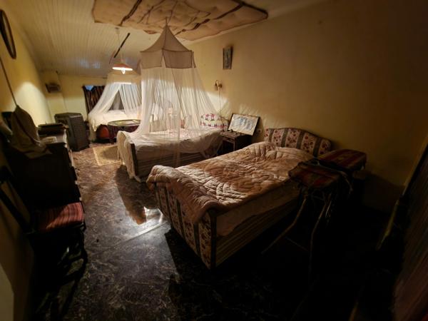 Proche VEZELISE (54) 2 maisons de village avec dépendances à rénover / 1000 m2 env Terrain