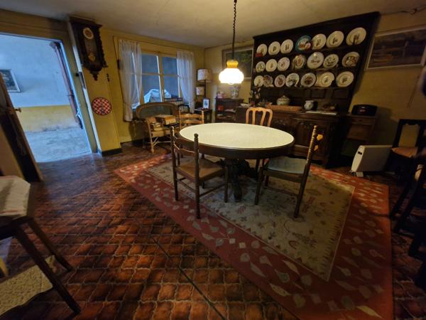 Proche VEZELISE (54) 2 maisons de village avec dépendances à rénover / 1000 m2 env Terrain