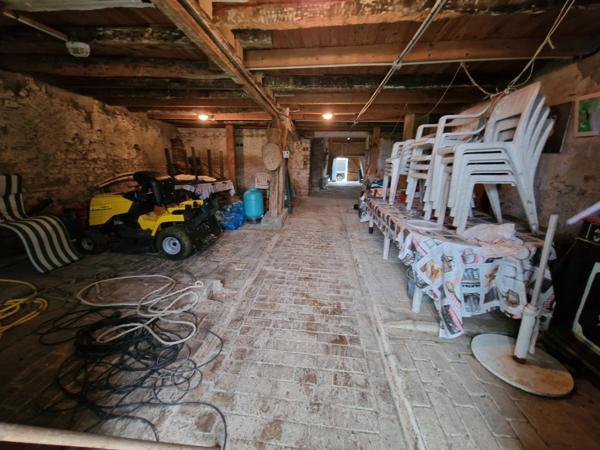 Proche VEZELISE (54) 2 maisons de village avec dépendances à rénover / 1000 m2 env Terrain