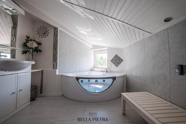 Saint-Jean-de-Védas (34430) Maison de 175 m² avec Piscine, Poolhouse et Studio Indépendant - Un Véritable Havre de Paix !