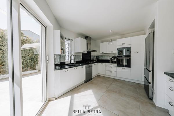 Saint-Jean-de-Védas (34430) Maison de 175 m² avec Piscine, Poolhouse et Studio Indépendant - Un Véritable Havre de Paix !