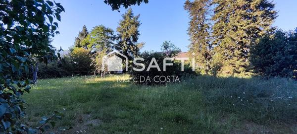 TERRAIN PLAT CONSTRUCTIBLE 985 M2