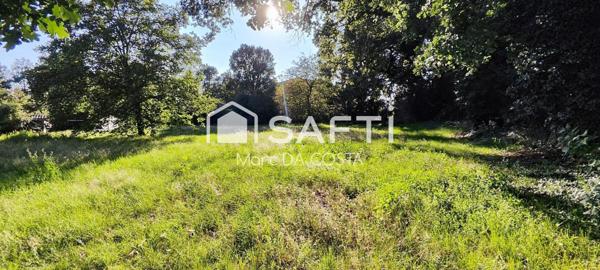 TERRAIN PLAT CONSTRUCTIBLE 985 M2