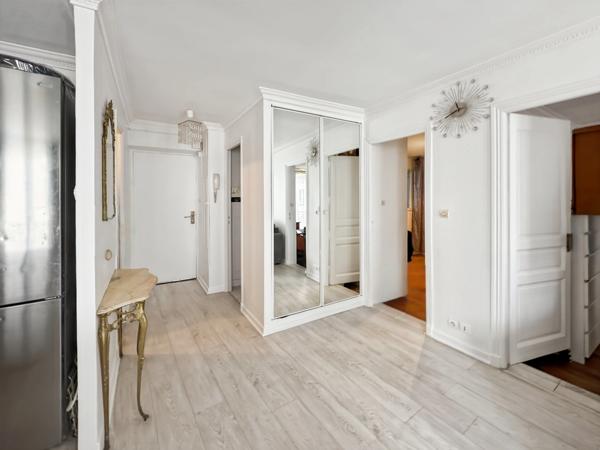 PARIS 11e – RUE DE CHARONNE – 3 PIÈCES - 2 CHAMBRES