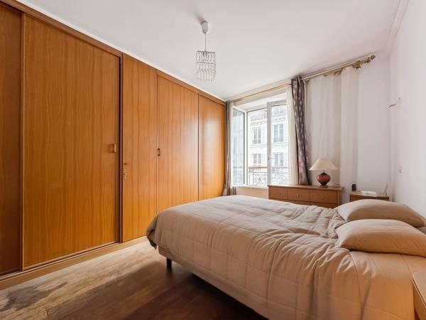 PARIS 11e – RUE DE CHARONNE – 3 PIÈCES - 2 CHAMBRES