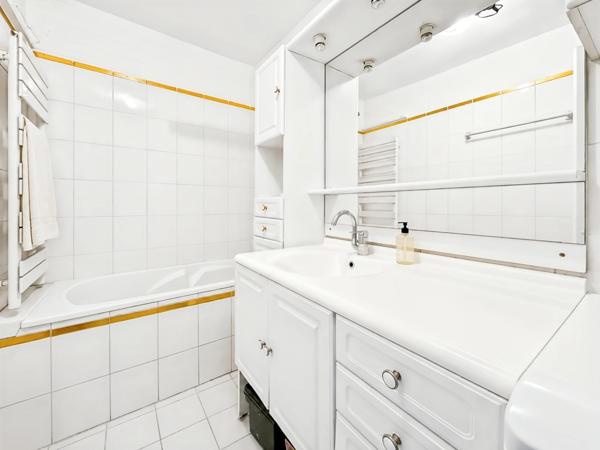 PARIS 11e – RUE DE CHARONNE – 3 PIÈCES - 2 CHAMBRES