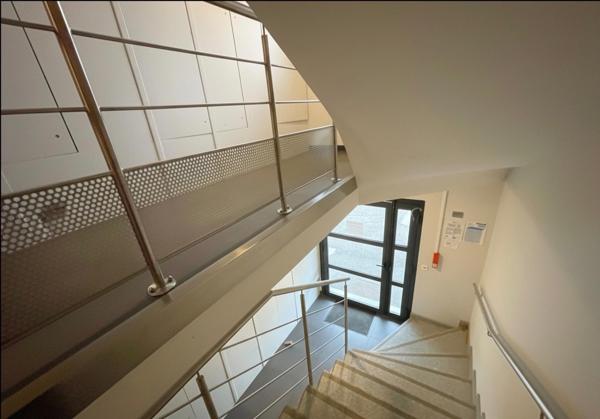 JARNY – Bel appartement avec balcon et parking