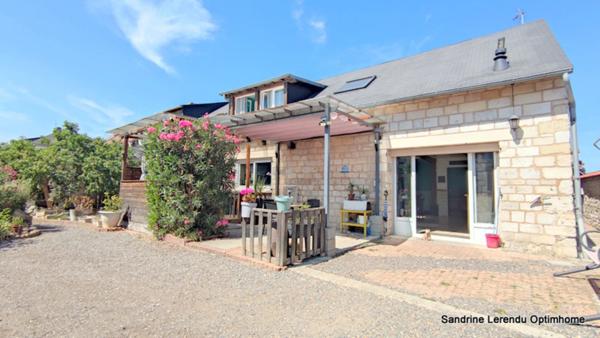 L'élégance d'une grande maison de village Normande en Pierre de Taille de 298 m² à réinventer