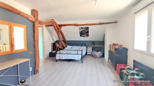 L'élégance d'une grande maison de village Normande en Pierre de Taille de 298 m² à réinventer