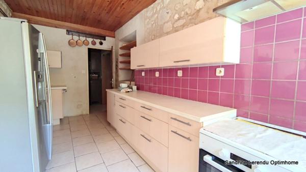 L'élégance d'une grande maison de village Normande en Pierre de Taille de 298 m² à réinventer