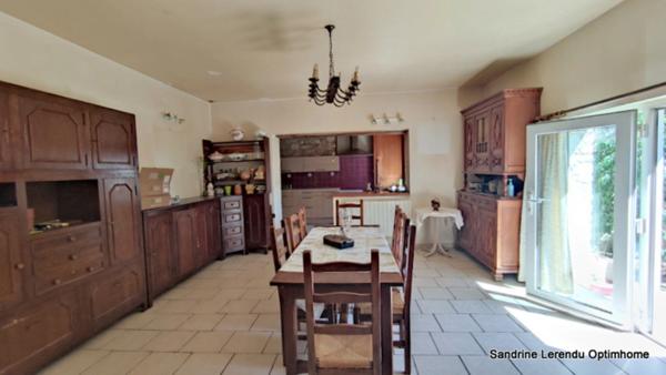 L'élégance d'une grande maison de village Normande en Pierre de Taille de 298 m² à réinventer